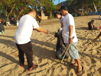 Sanur Beach Clean Up